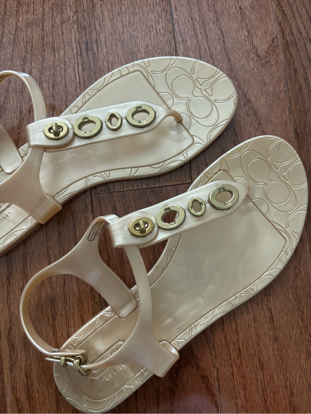 Coach Phila golden champagne jelly t-strap sandals size 8 - Picture 5 of 5